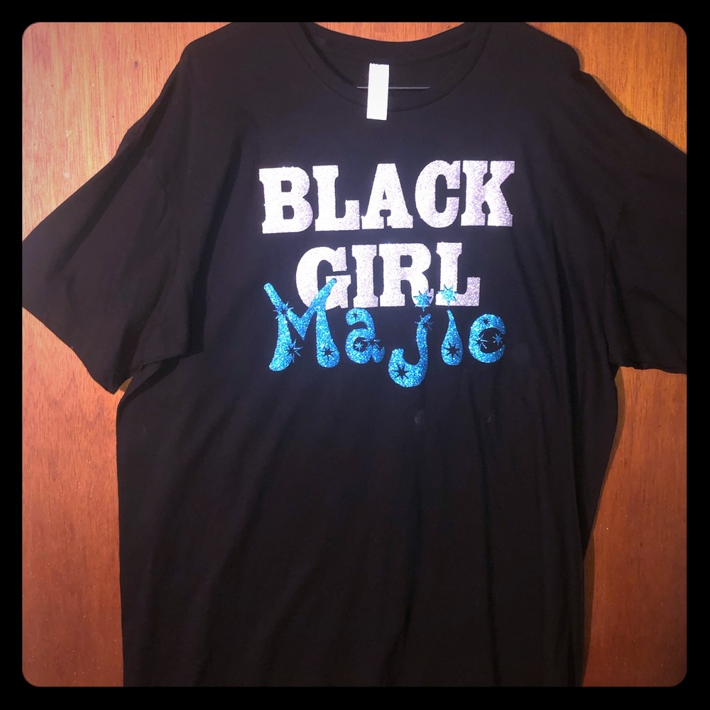 2 T-Shirts